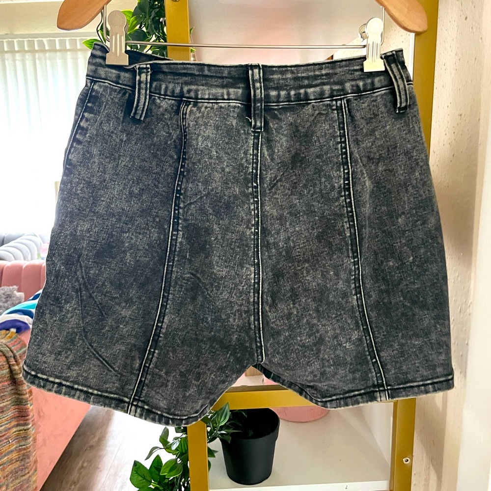 FASHION NOVA acid wash black shorts size medium - Picture 3 of 3